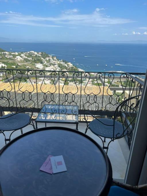 Con Vista Capri